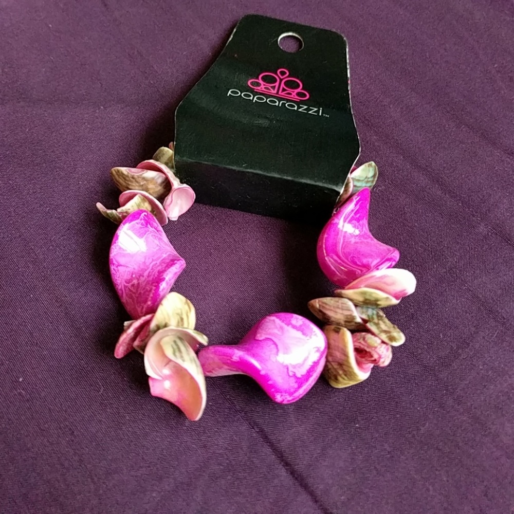 3/$15 💓 shell bracelet